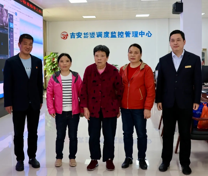 吉安公交：车轮上的温暖接力 走失老人平安归家